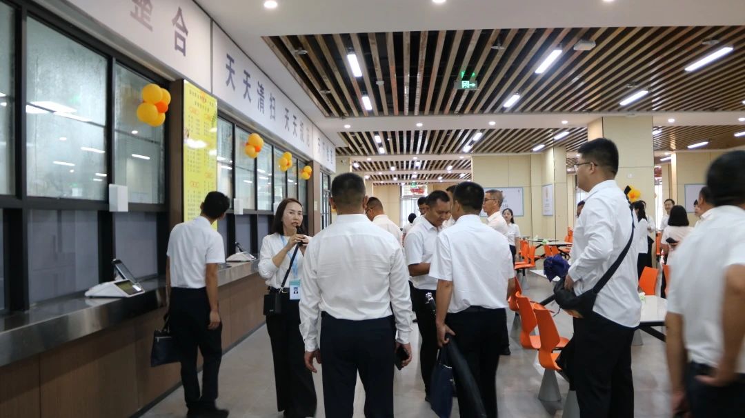 参加临沧市庆祝第40个教师节大会的相关人员到 今年会官方网站参观指导